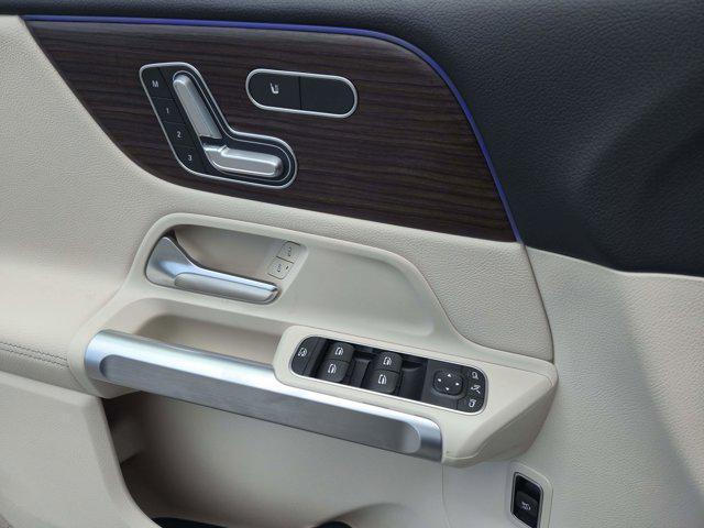 new 2025 Mercedes-Benz GLB 250 car, priced at $49,580