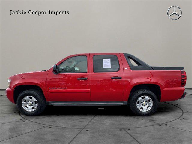 used 2009 Chevrolet Avalanche car, priced at $11,400