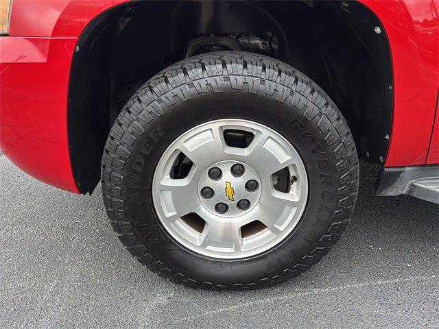 used 2009 Chevrolet Avalanche car, priced at $11,400