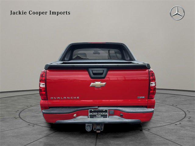 used 2009 Chevrolet Avalanche car, priced at $11,400