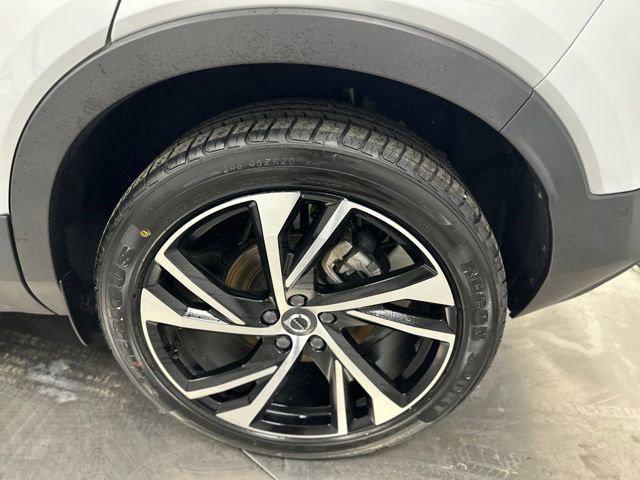 used 2022 Volvo XC40 car, priced at $32,490