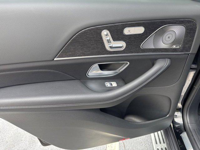 new 2025 Mercedes-Benz GLS 580 car, priced at $117,365