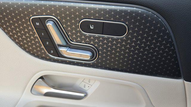 new 2025 Mercedes-Benz GLA 250 car, priced at $48,295