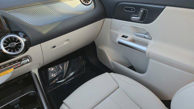 new 2025 Mercedes-Benz GLA 250 car, priced at $48,295