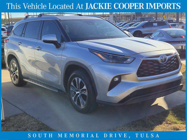 used 2022 Toyota Highlander Hybrid car, priced at $35,500