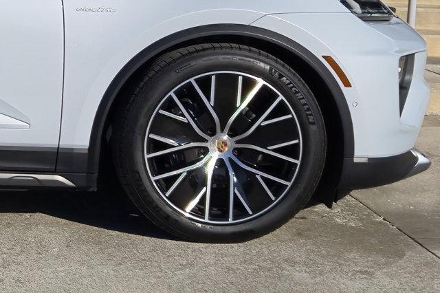 new 2025 Porsche Macan car