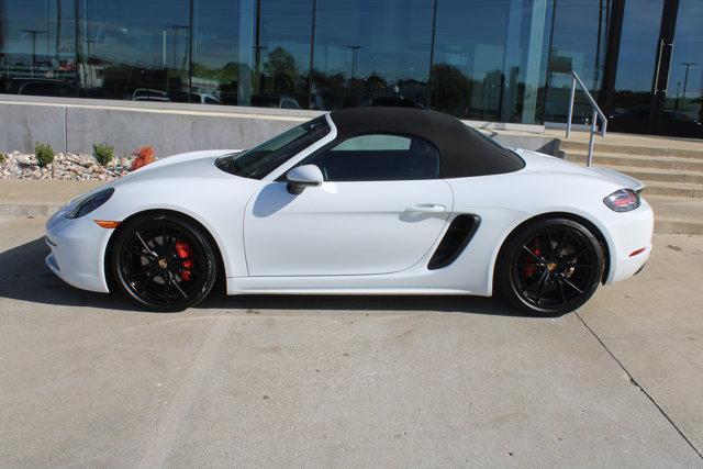 new 2024 Porsche 718 Boxster car