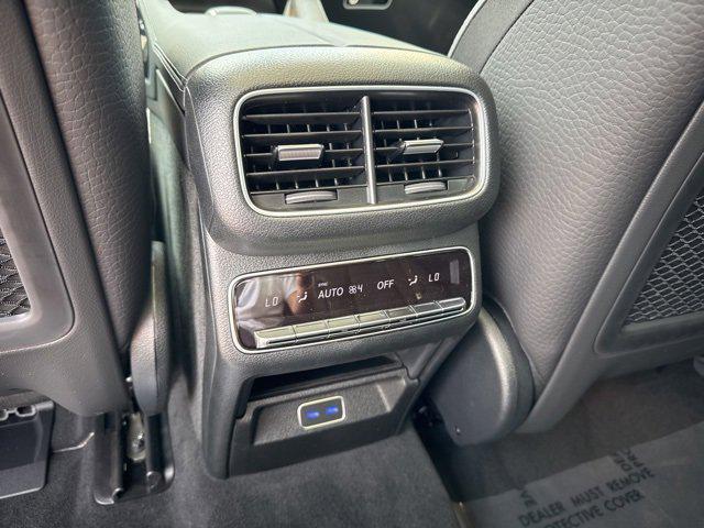 new 2025 Mercedes-Benz GLE 450 car, priced at $89,235