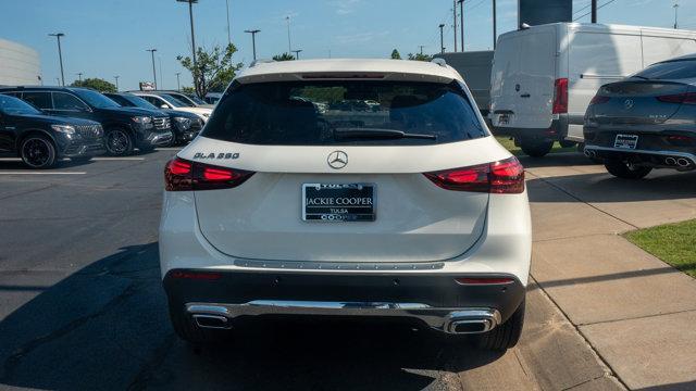 new 2025 Mercedes-Benz GLA 250 car, priced at $47,245