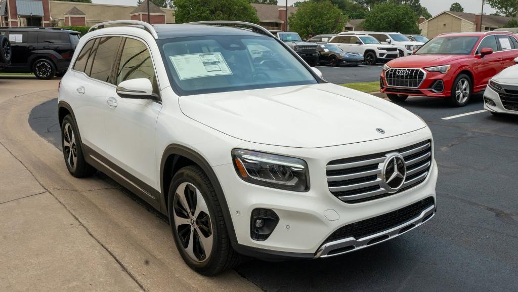 new 2024 Mercedes-Benz GLB 250 car, priced at $48,545