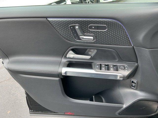 new 2025 Mercedes-Benz GLB 250 car, priced at $48,645