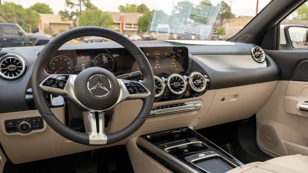 new 2024 Mercedes-Benz GLA 250 car, priced at $47,015