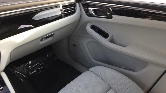 new 2025 Porsche Macan car