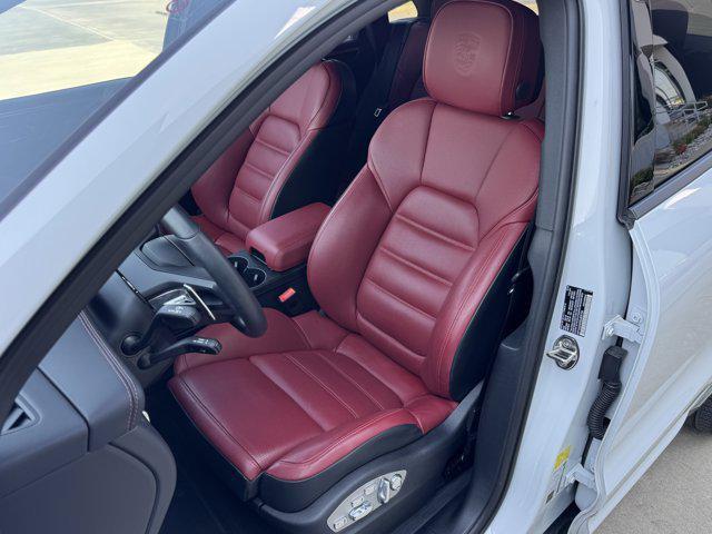new 2025 Porsche Macan car