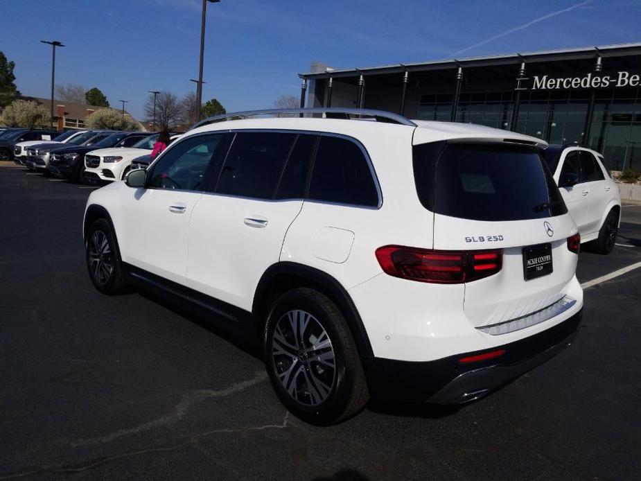 new 2024 Mercedes-Benz GLB 250 car, priced at $50,990