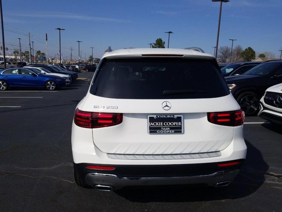 new 2024 Mercedes-Benz GLB 250 car, priced at $50,990