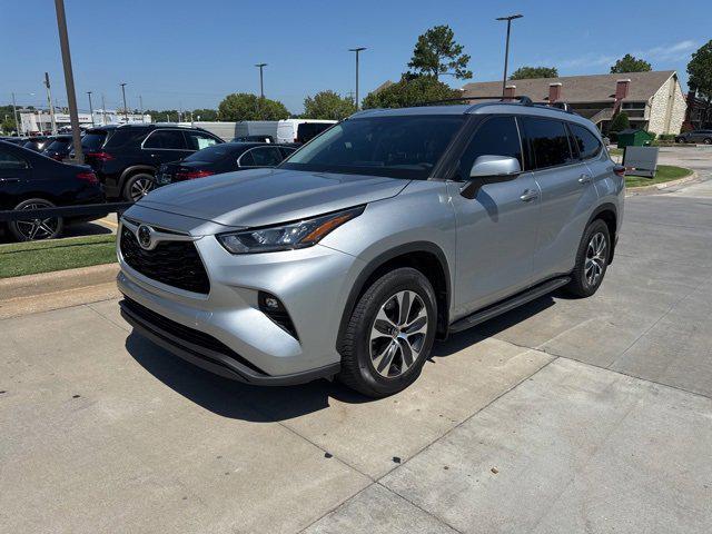 used 2020 Toyota Highlander car, priced at $32,000
