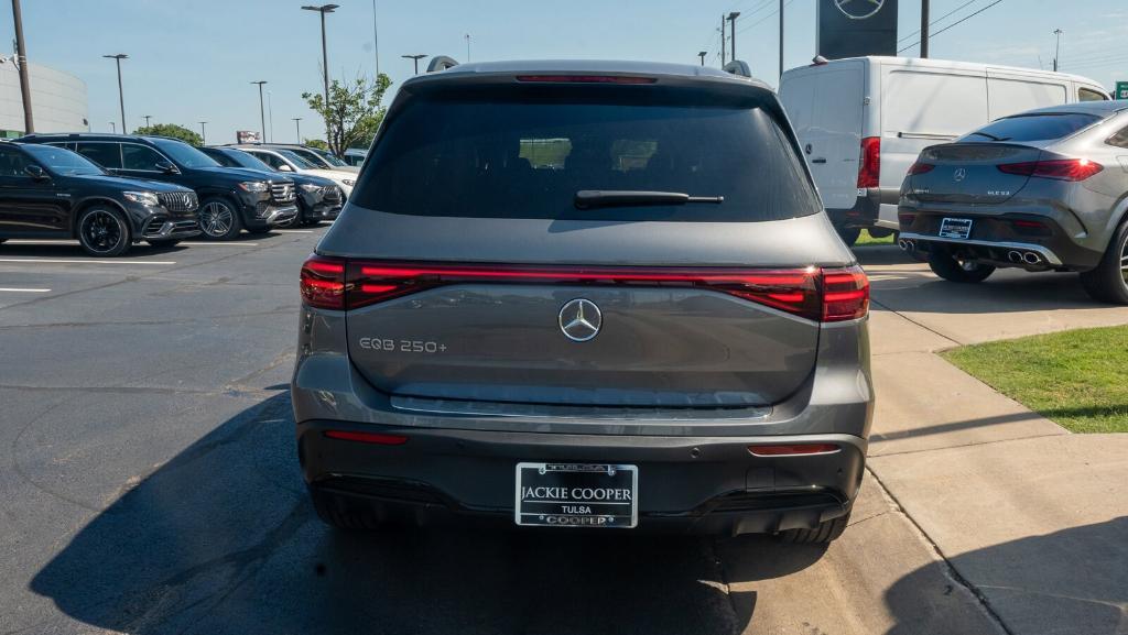 new 2024 Mercedes-Benz EQB 250 car, priced at $61,925