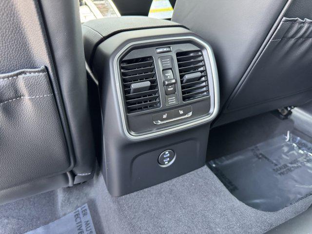 new 2025 Porsche Macan car