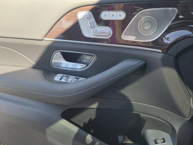 new 2025 Mercedes-Benz GLS 450 car, priced at $92,275