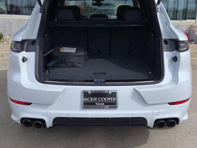 new 2025 Porsche Cayenne car