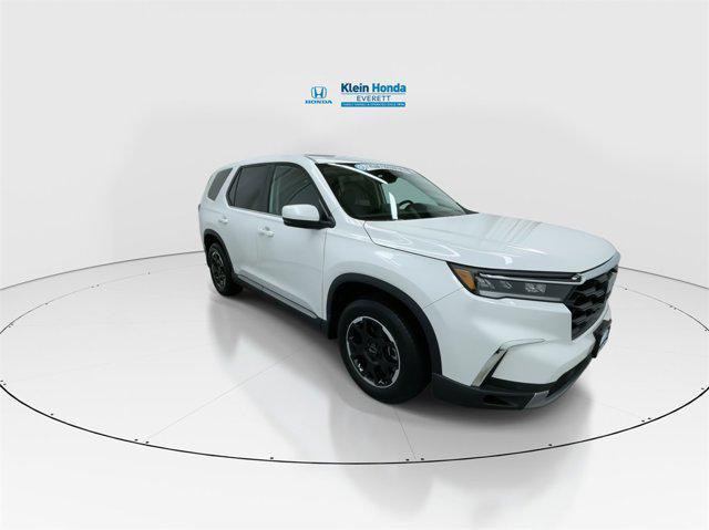 new 2025 Honda Pilot car, priced at $45,080