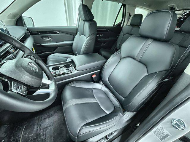 new 2025 Honda Pilot car, priced at $45,080