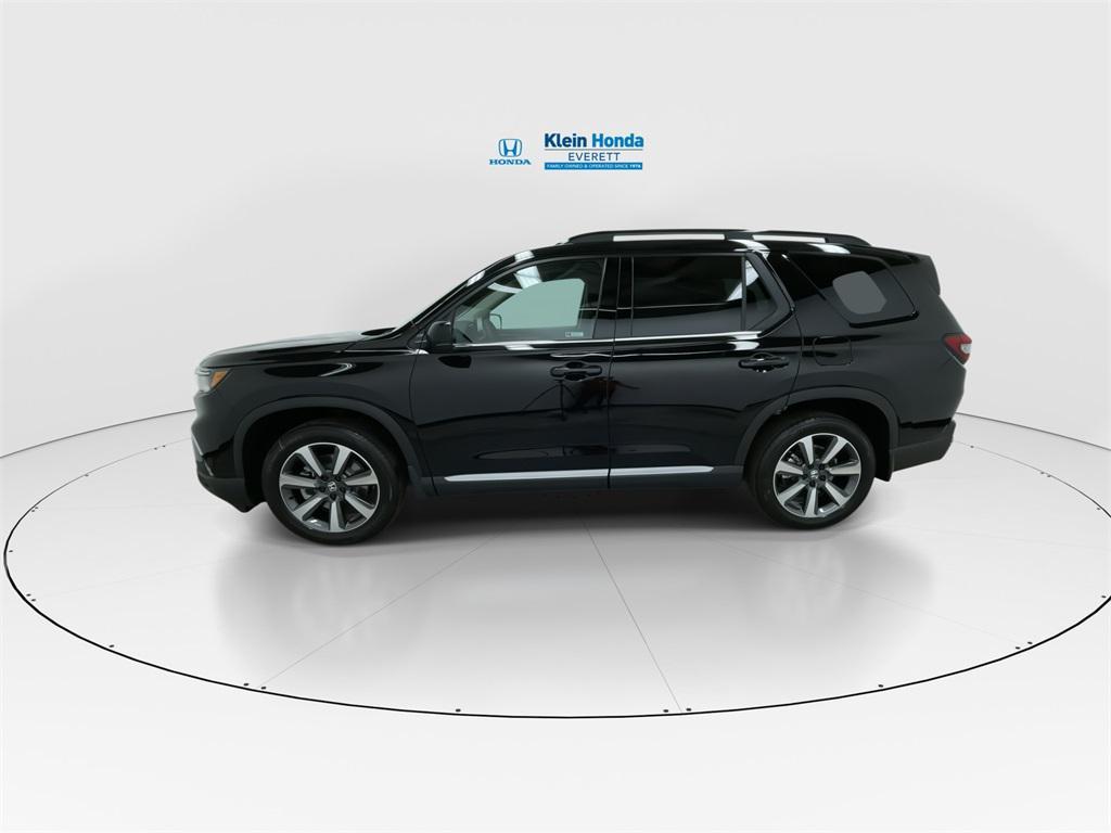 new 2025 Honda Pilot car, priced at $54,575