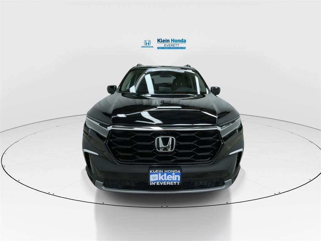 new 2025 Honda Pilot car, priced at $54,575