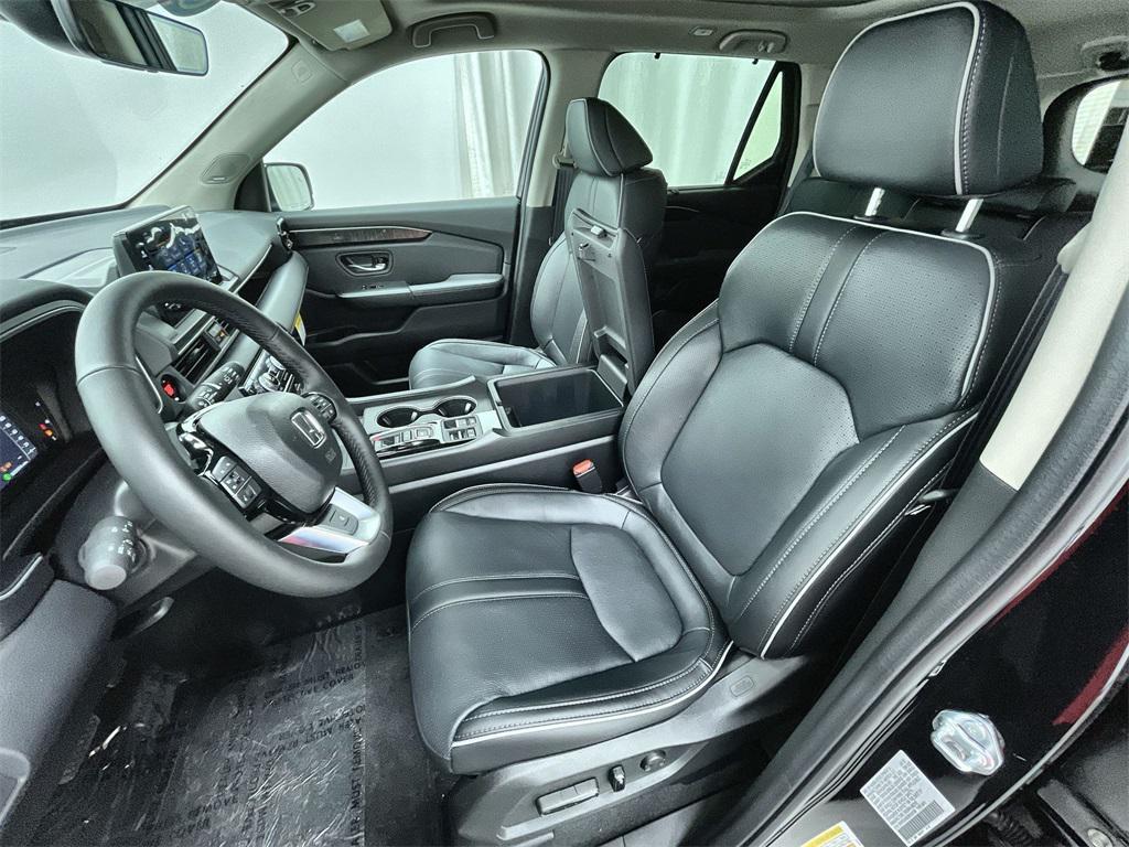 new 2025 Honda Pilot car, priced at $54,575