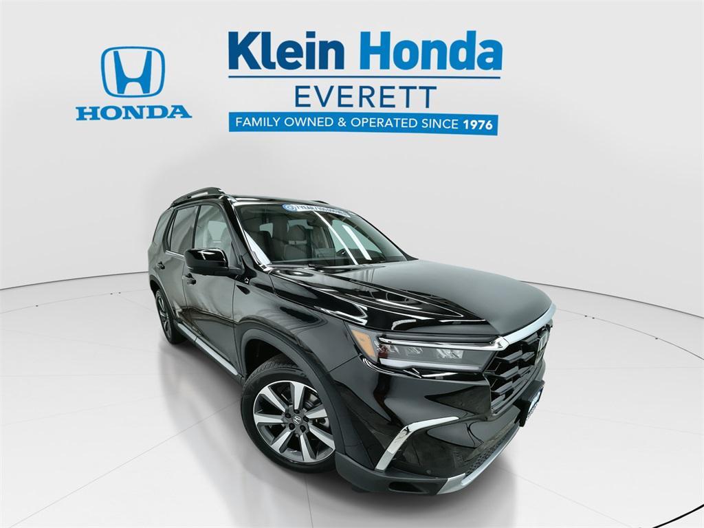 new 2025 Honda Pilot car, priced at $54,575