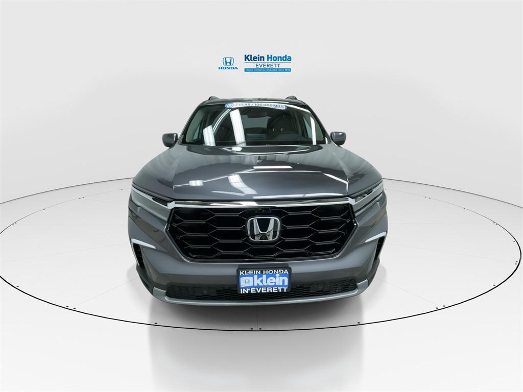 new 2025 Honda Pilot car, priced at $54,575