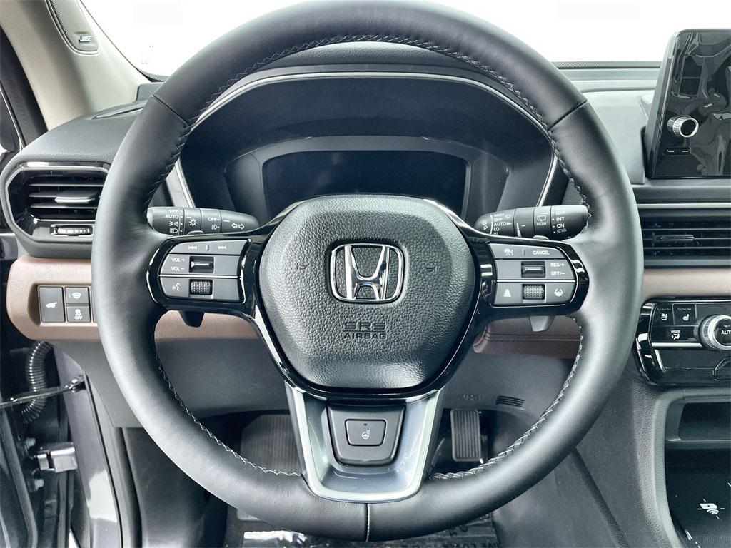 new 2025 Honda Pilot car, priced at $54,575