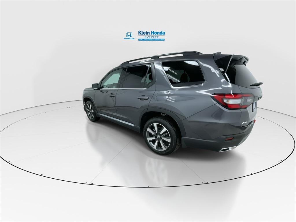 new 2025 Honda Pilot car, priced at $54,575