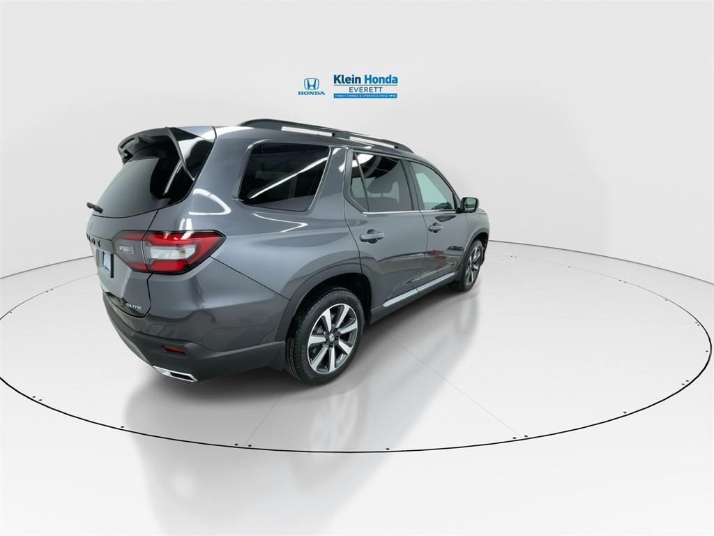 new 2025 Honda Pilot car, priced at $54,575