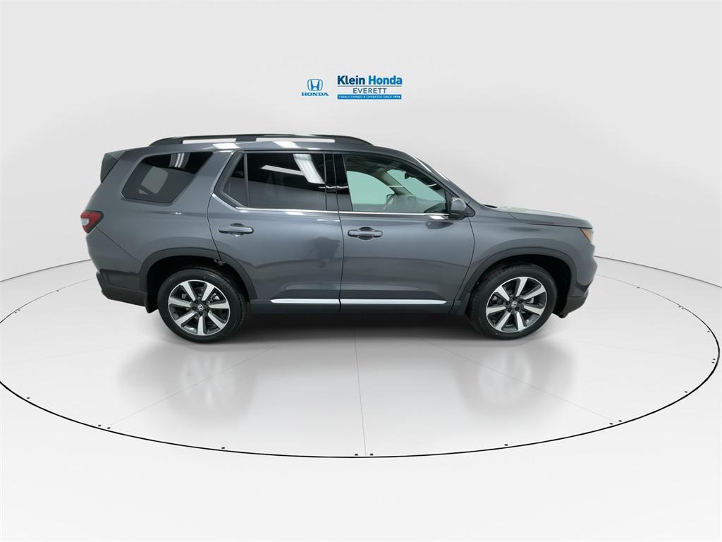 new 2025 Honda Pilot car, priced at $54,575