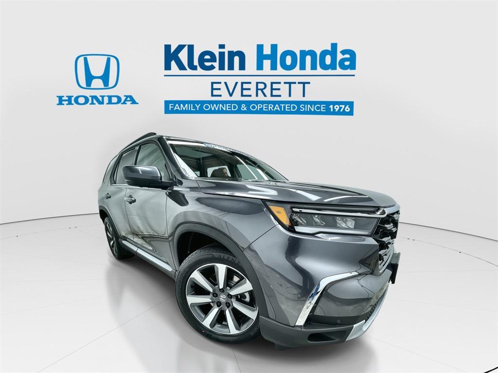 new 2025 Honda Pilot car, priced at $54,575