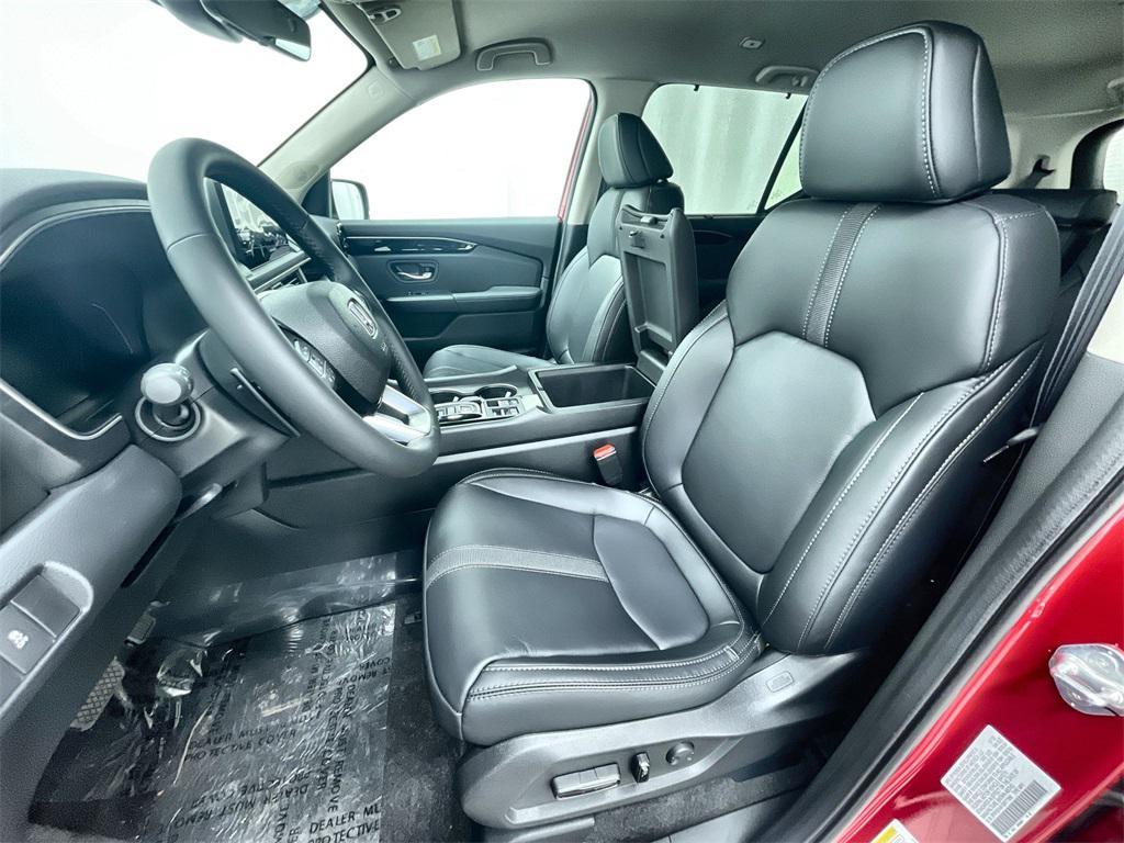 new 2025 Honda Pilot car, priced at $47,550