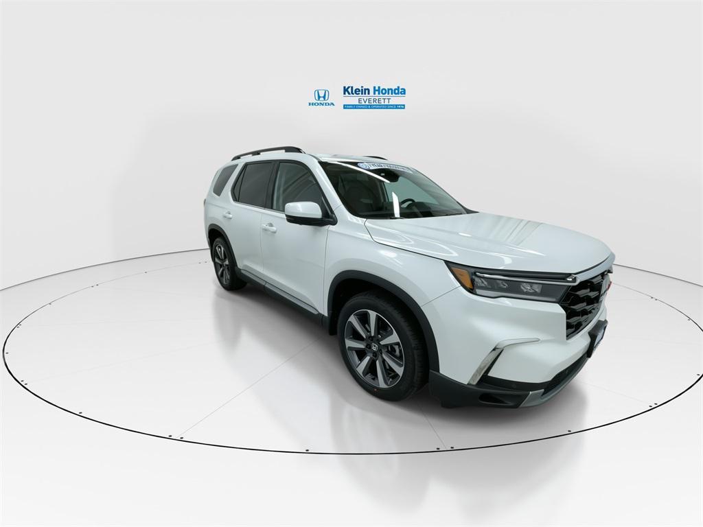 new 2025 Honda Pilot car, priced at $55,030