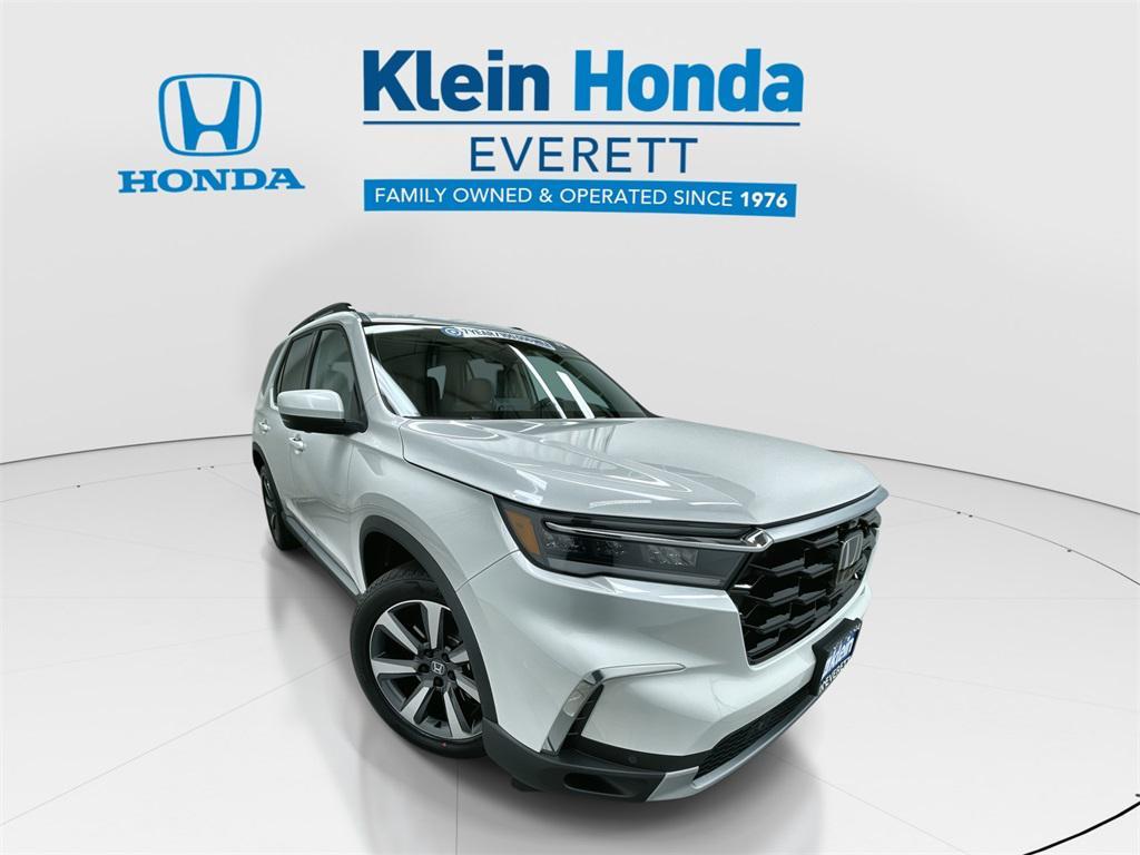 new 2025 Honda Pilot car, priced at $55,030