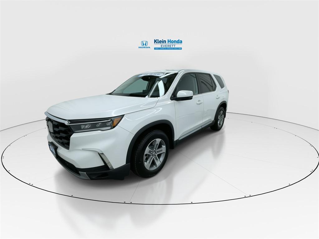 new 2025 Honda Pilot car, priced at $47,550
