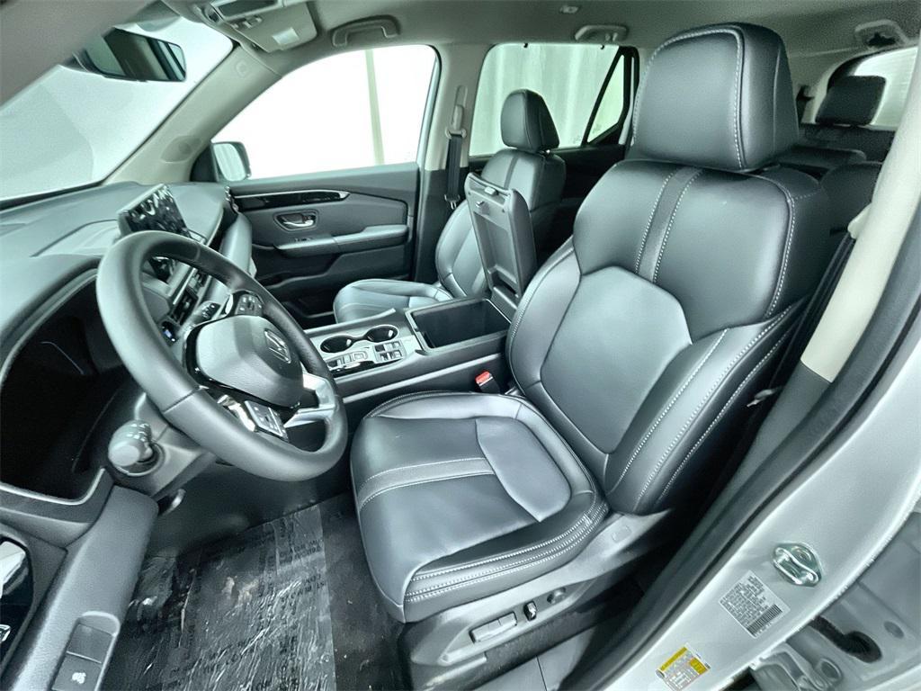 new 2025 Honda Pilot car, priced at $47,550