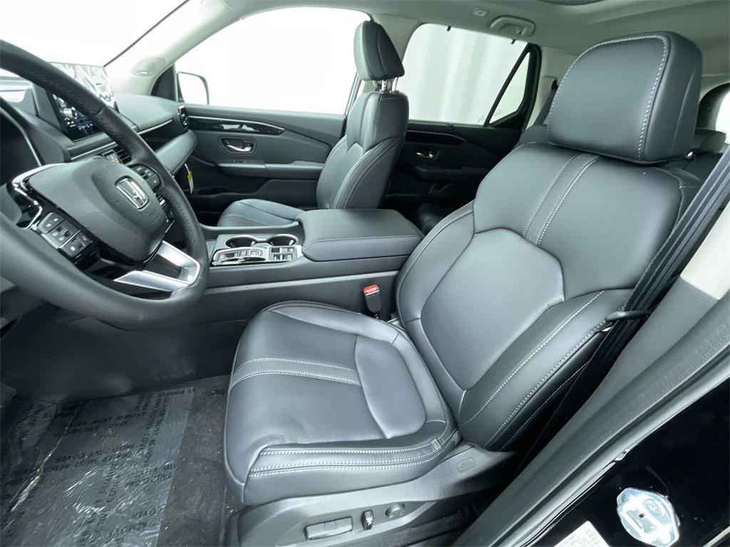 new 2025 Honda Pilot car, priced at $51,825