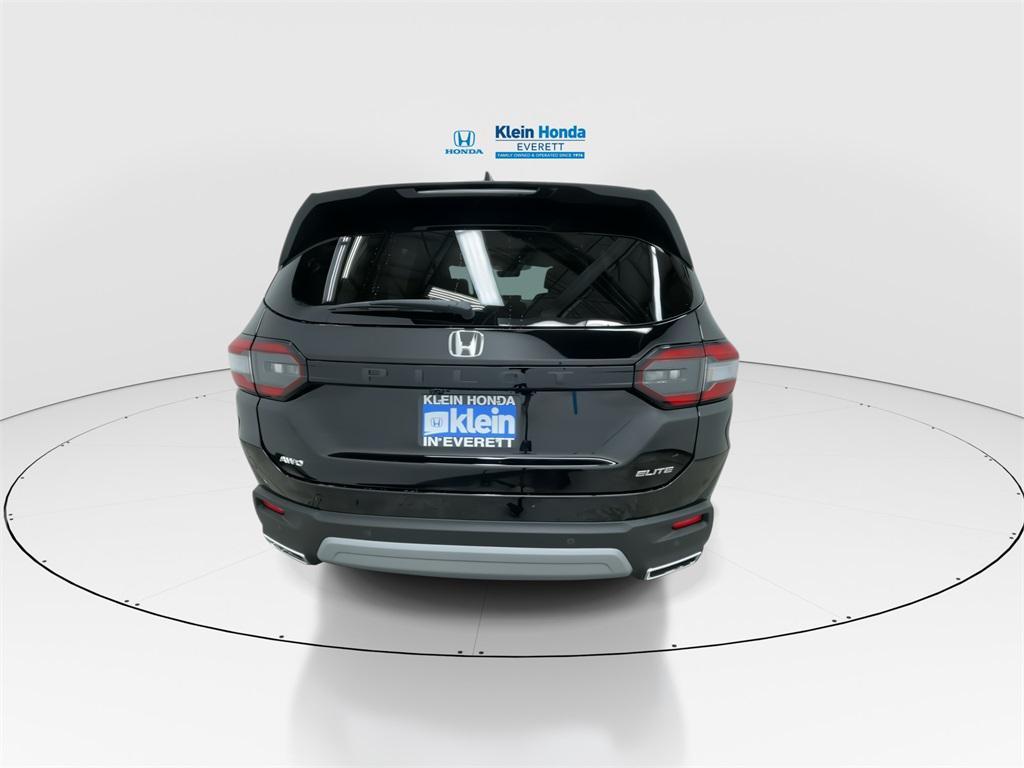 new 2025 Honda Pilot car, priced at $54,575