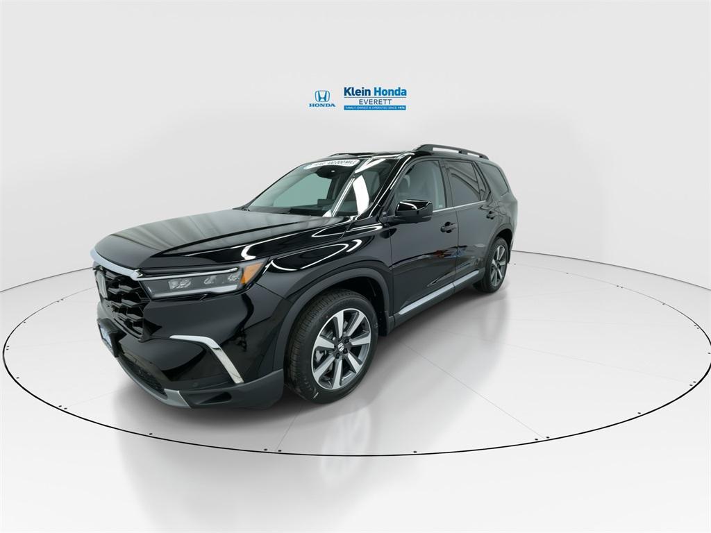 new 2025 Honda Pilot car, priced at $54,575