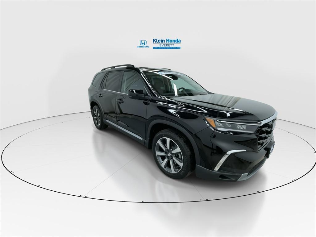 new 2025 Honda Pilot car, priced at $54,575