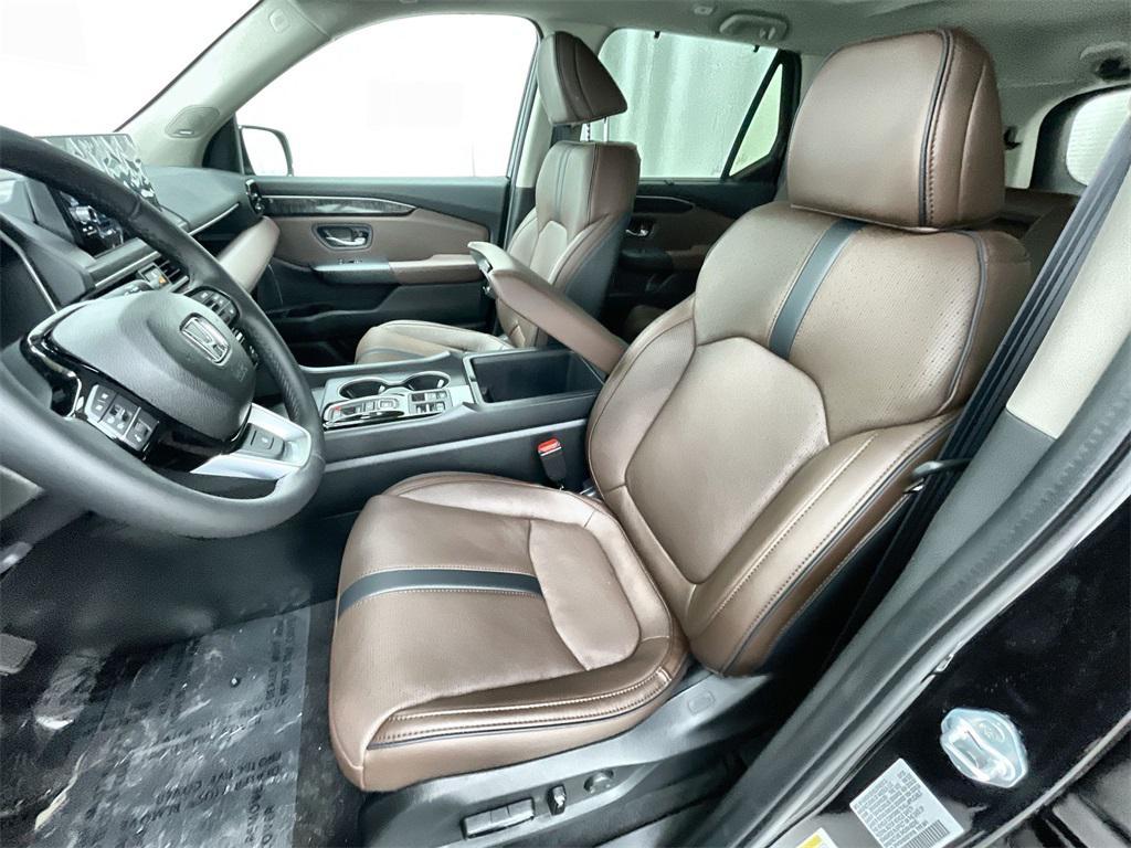 new 2025 Honda Pilot car, priced at $54,575