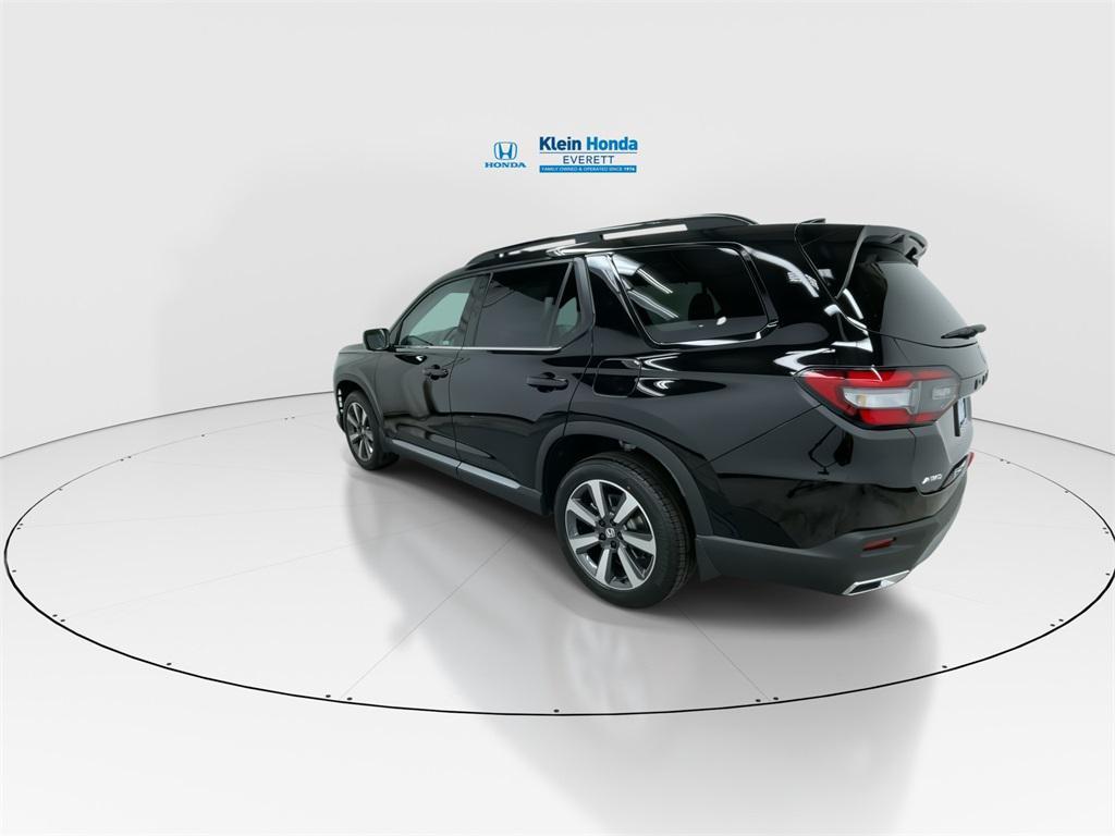 new 2025 Honda Pilot car, priced at $54,575