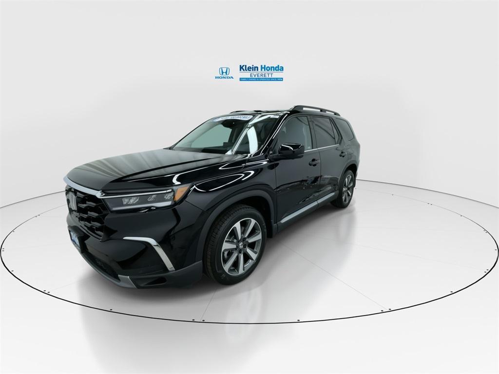 new 2025 Honda Pilot car, priced at $50,713