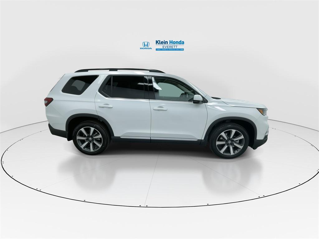 new 2025 Honda Pilot car, priced at $51,550